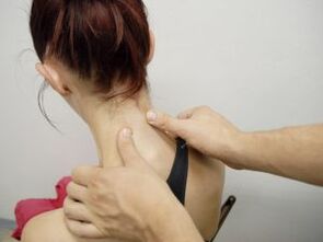 Massagem para o tratamento e prevenção da osteocondrose cervical