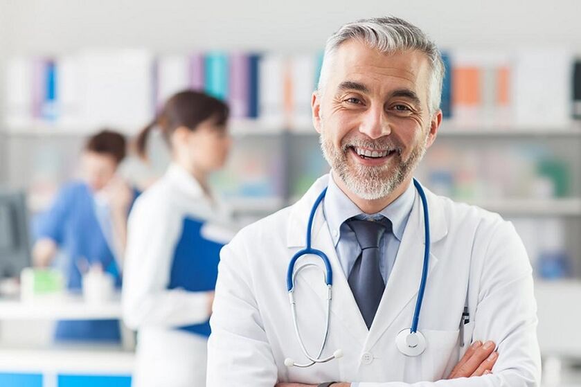 médico tratando artrose